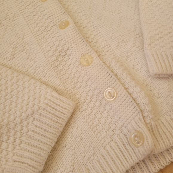 Vintage handmade handknit cream off-white cardigan sweater - Picture 9 of 10